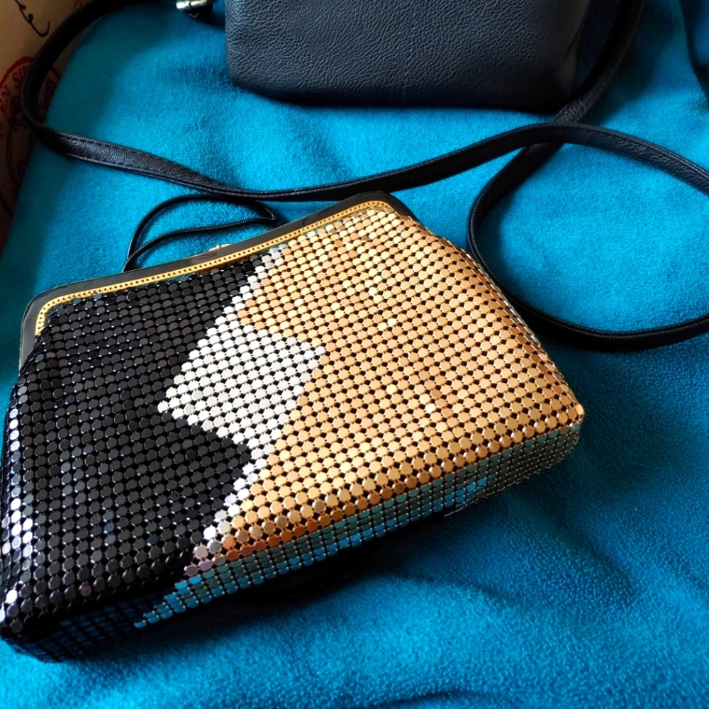 Small 6"x8" metal link evening purse black/silver/gold super stylish